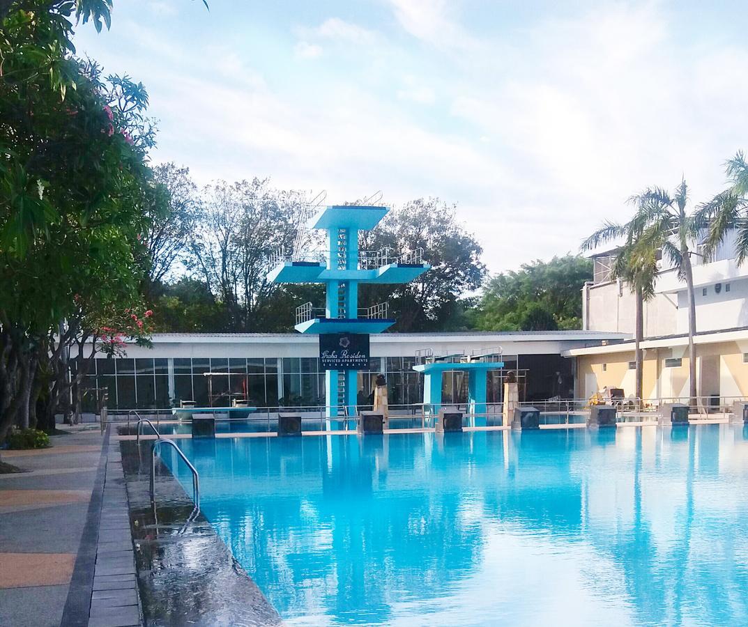 Whiz Prime Hotel Darmo Harapan Surabaya Exterior foto