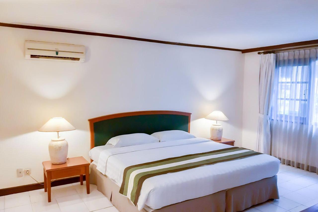 Whiz Prime Hotel Darmo Harapan Surabaya Quarto foto